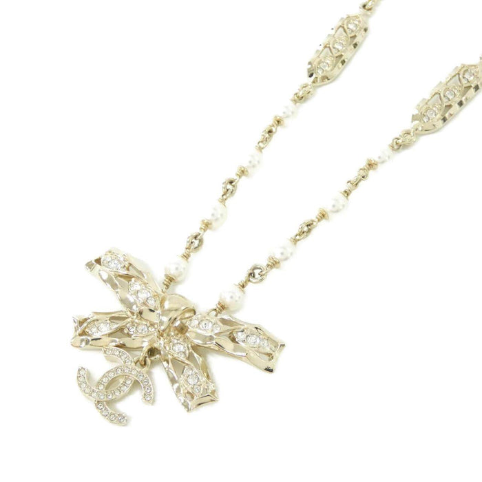 Chanel Pearl Necklace – front view
