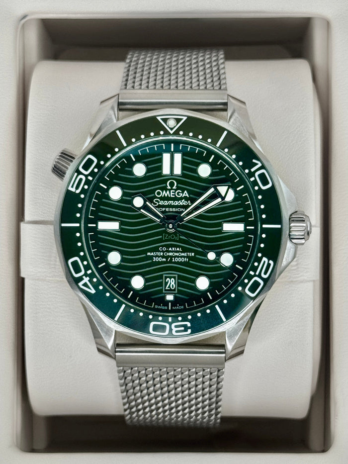 Omega Seamaster Master Chronometer 42mm 210.32.42.20.10.001 Green Dial – front view