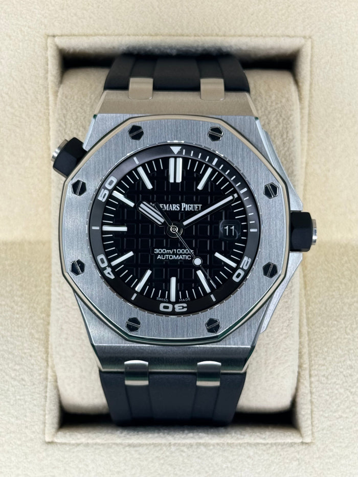 Audemars Piguet Royal Oak Offshore Scuba 15710ST Black Waffle Dial – front view