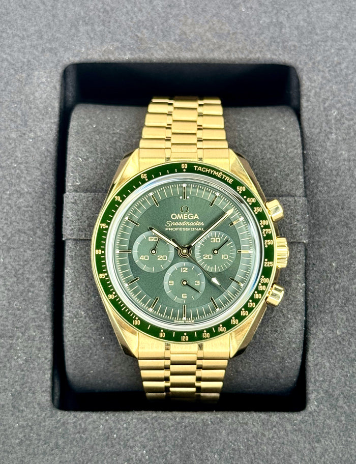 Omega Speedmaster Moonwatch Pro 42mm 310.60.42.50.10.001 Green Dial – front view