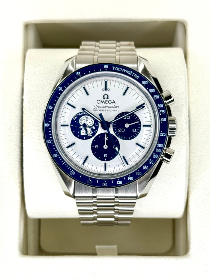 Omega Speedmaster Silver Snoopy Award 310.32.42.50.02.001 – front view