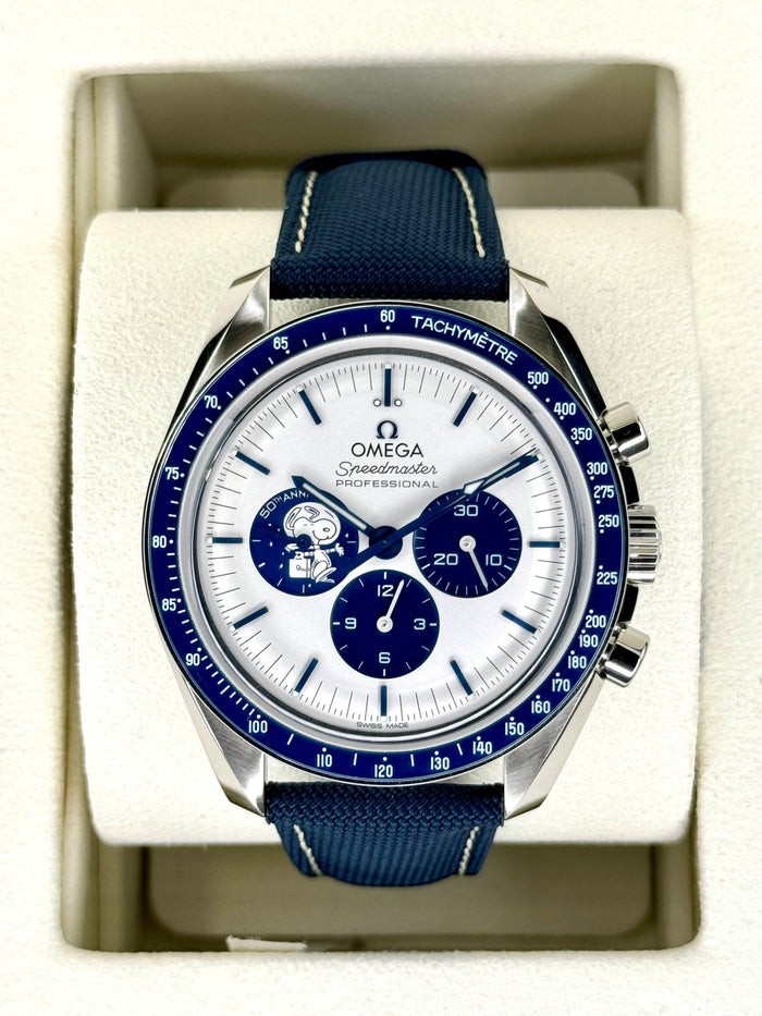 Omega Speedmaster Silver Snoopy Award 310.32.42.50.02.001 – front view