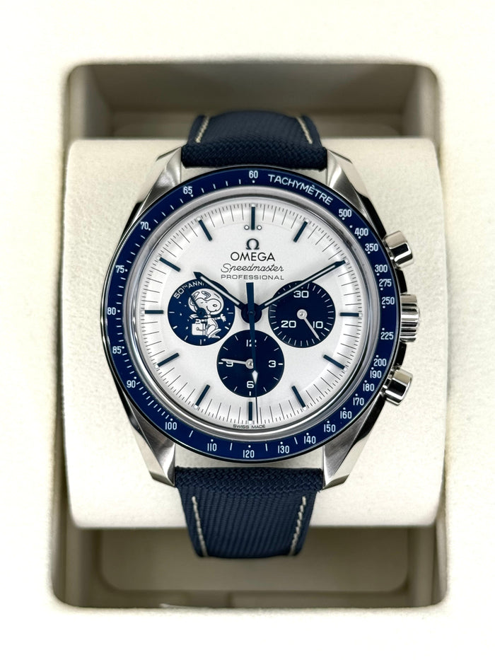 Omega Speedmaster Silver Snoopy Award 310.32.42.50.02.001 – front view