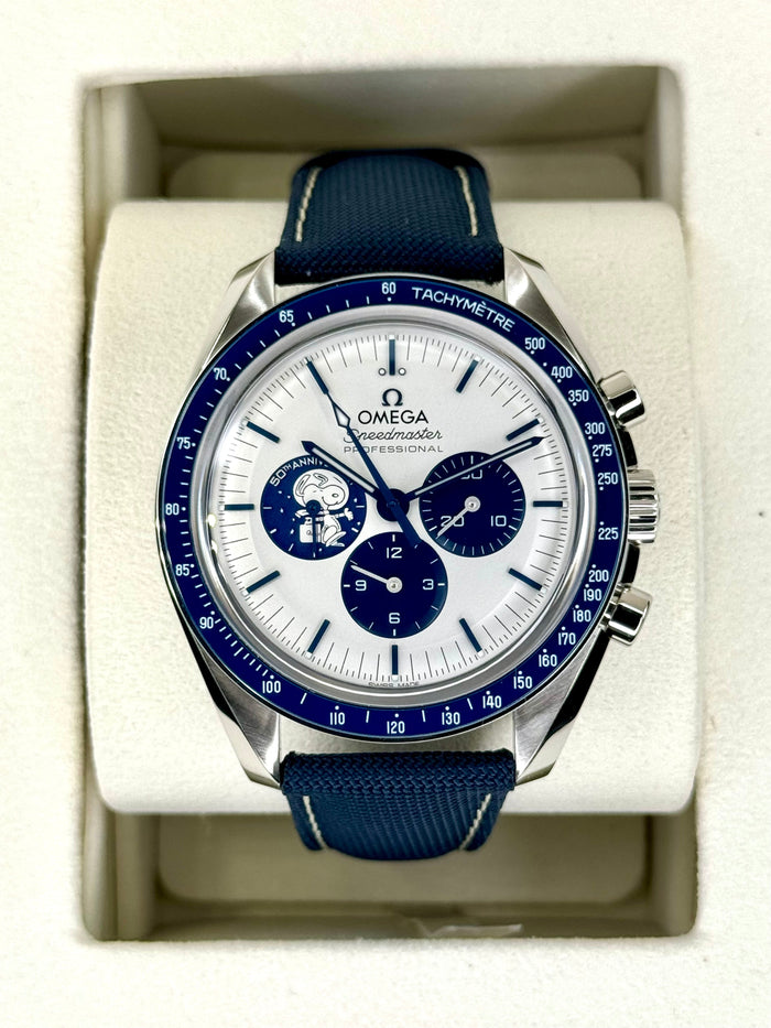 Omega Speedmaster Silver Snoopy Award 310.32.42.50.02.001 – front view