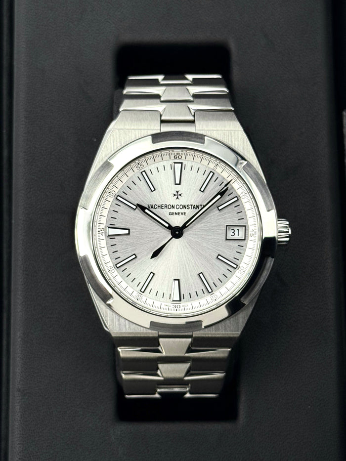 Vacheron Constantin Overseas 41mm 4500V Stainless Steel Silver Dial – front view