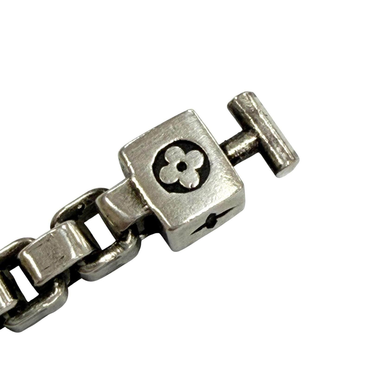 Louis Vuitton LV Tailor Sterling Silver Necklace – close-up