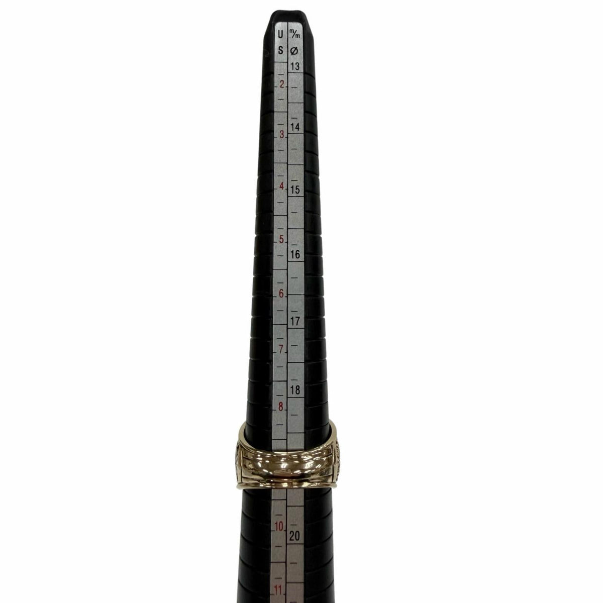 10K Yellow Gold Balfour Signet Ring 24.51g – close-up