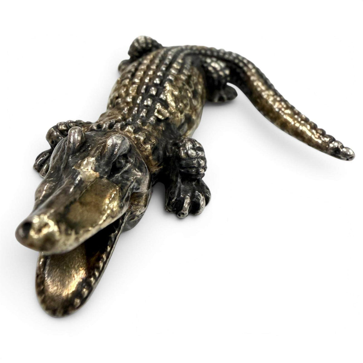 Gaboratory Alligator Sterling Silver Pendant – clasp detail