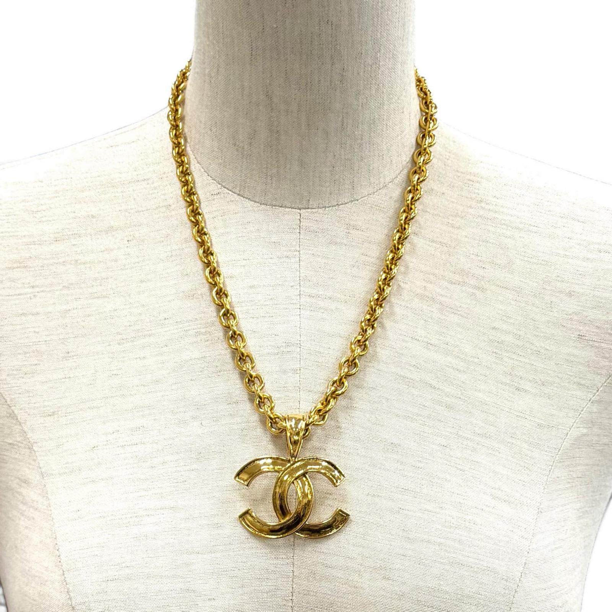 Chanel Coco Mark Gold-Plated Necklace – pendant detail