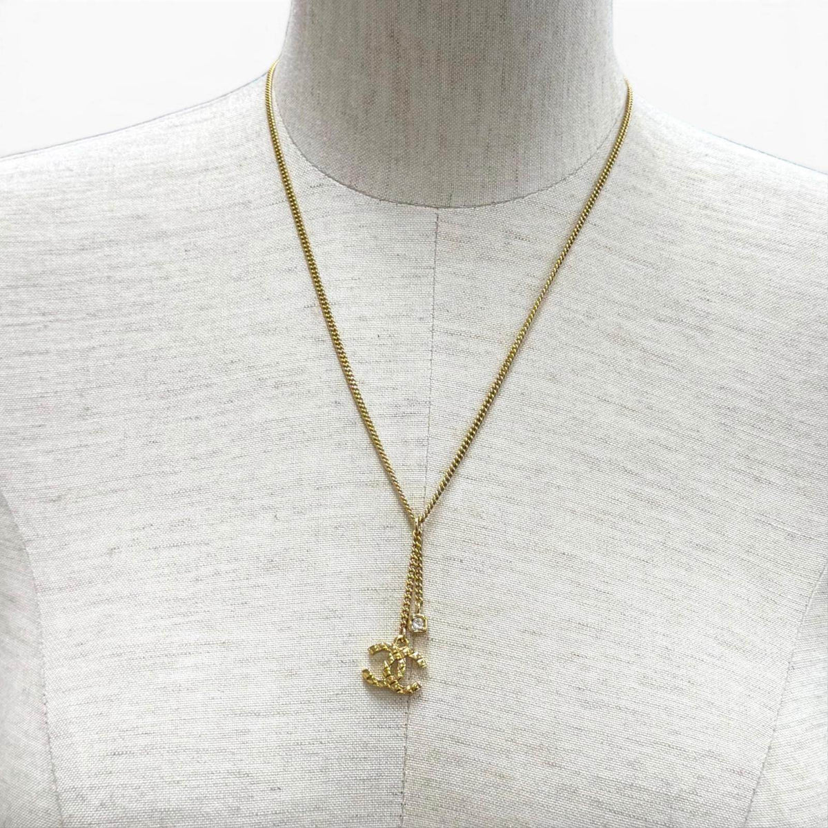 Chanel Coco Mark Quilted Gold-Plated Rhinestone Necklace – pendant detail