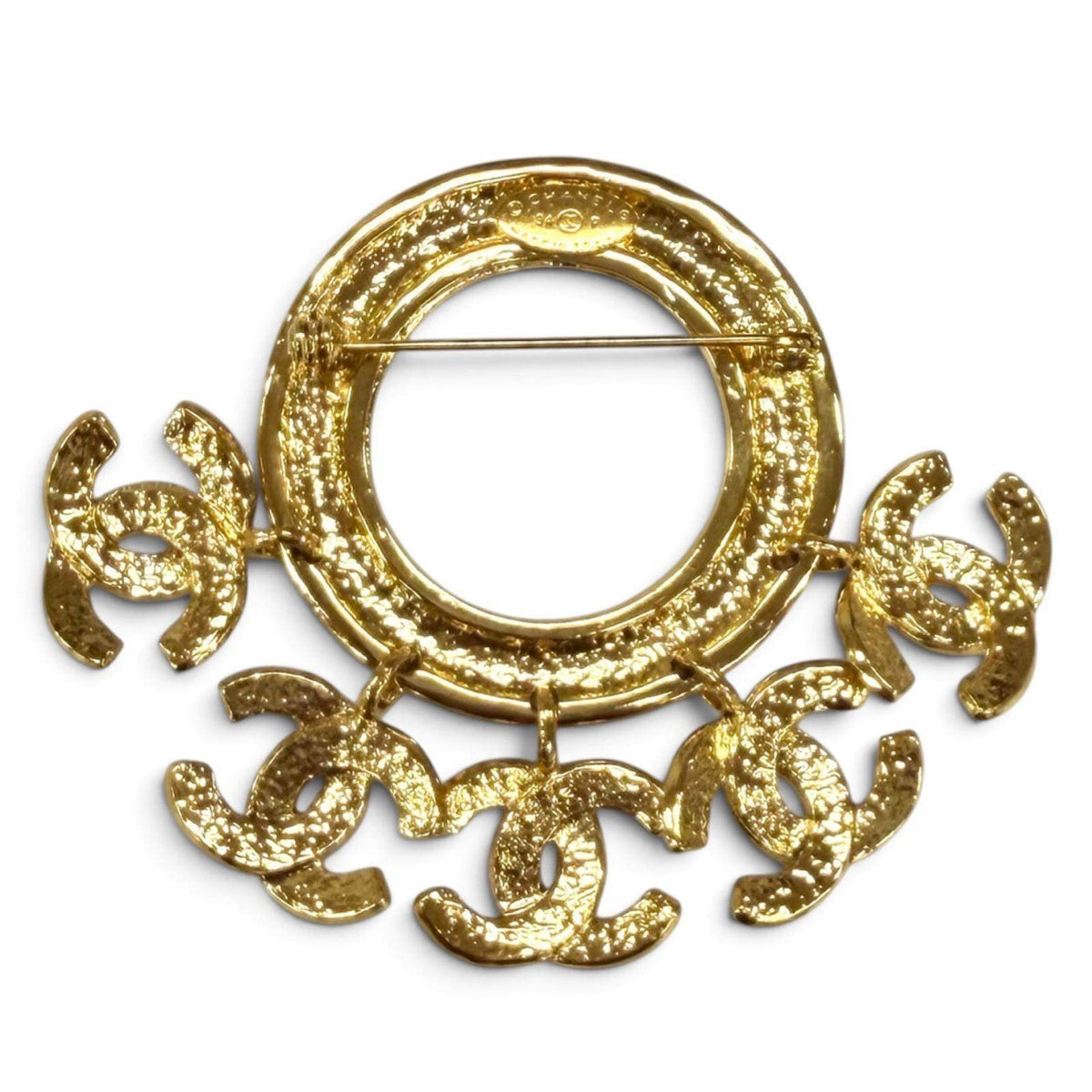 Chanel Coco Mark Circle Gold-Plated Brooch – detail view
