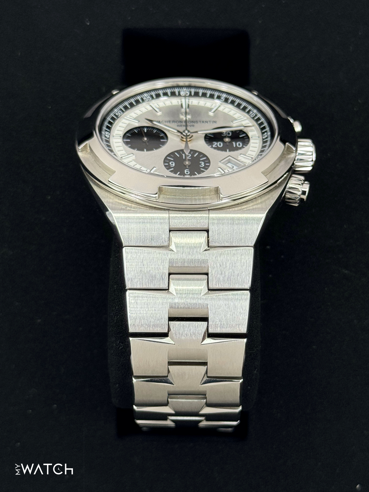 Vacheron Constantin Overseas 42.5mm 5500V Stainless Steel Panda Dial – side view