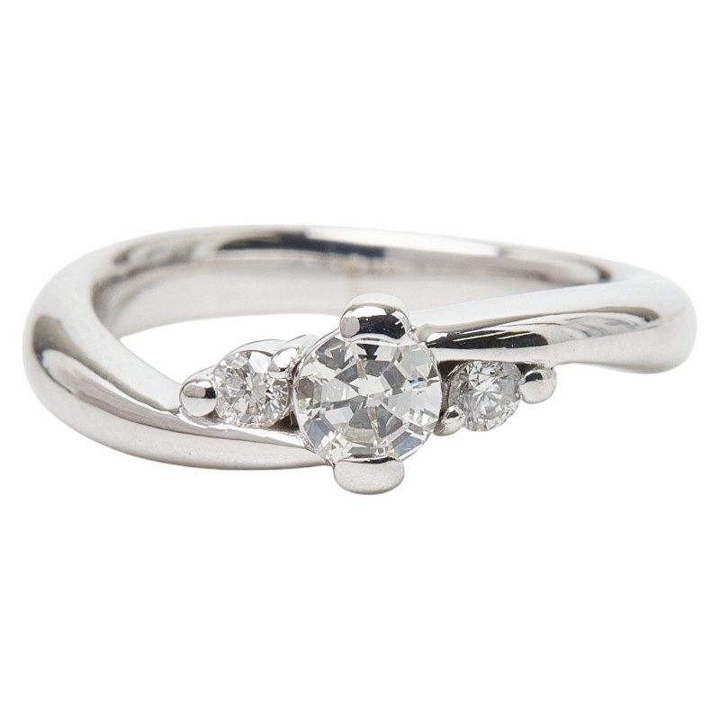 18K White Gold Diamond Ring – front view