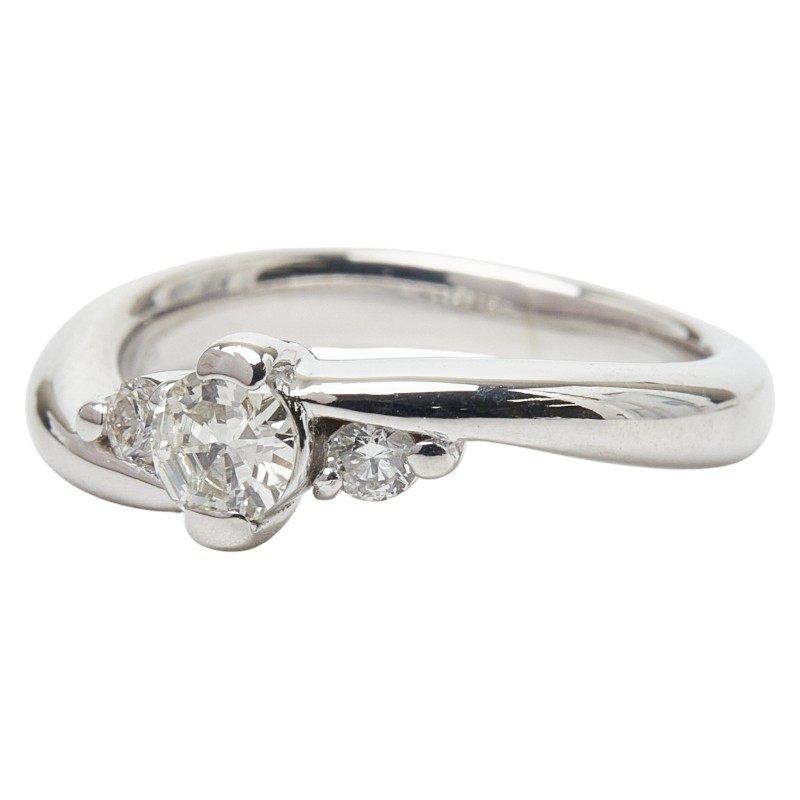 18K White Gold Diamond Ring – side view