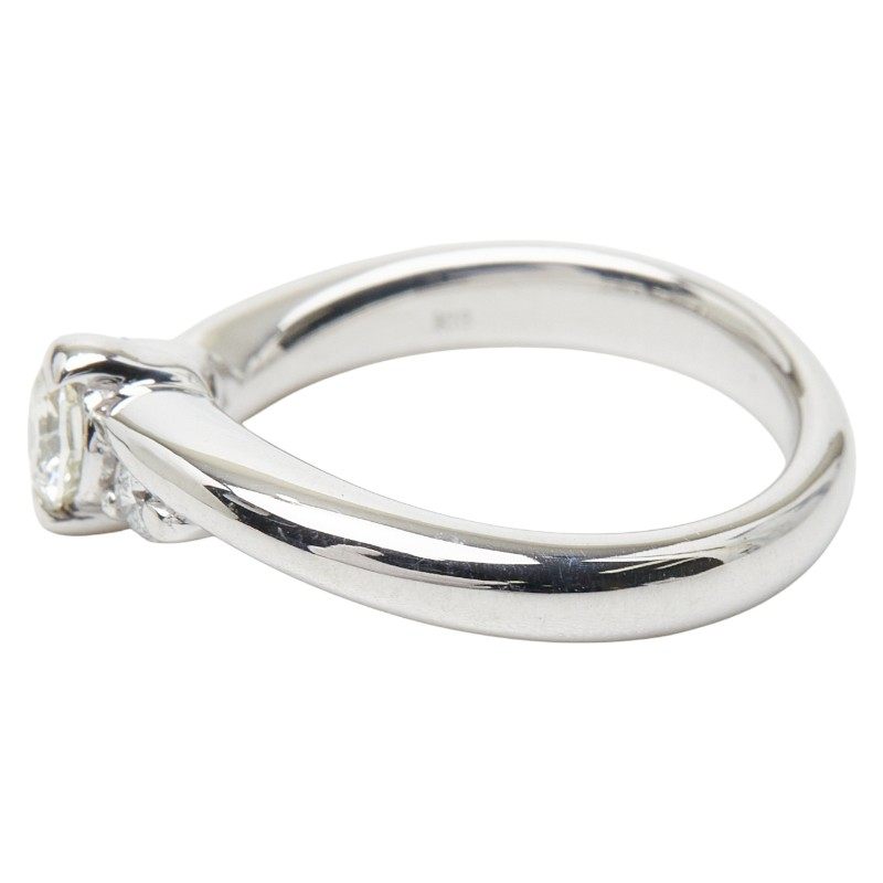 18K White Gold Diamond Ring – top view