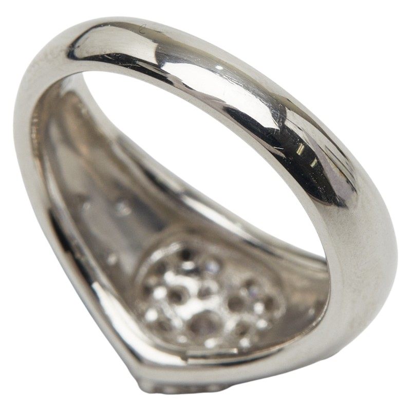 Platinum Heart Motif Diamond Ring – top view