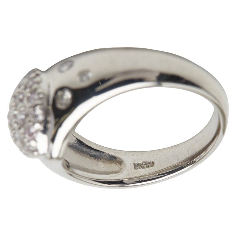 Platinum Heart Motif Diamond Ring – close-up