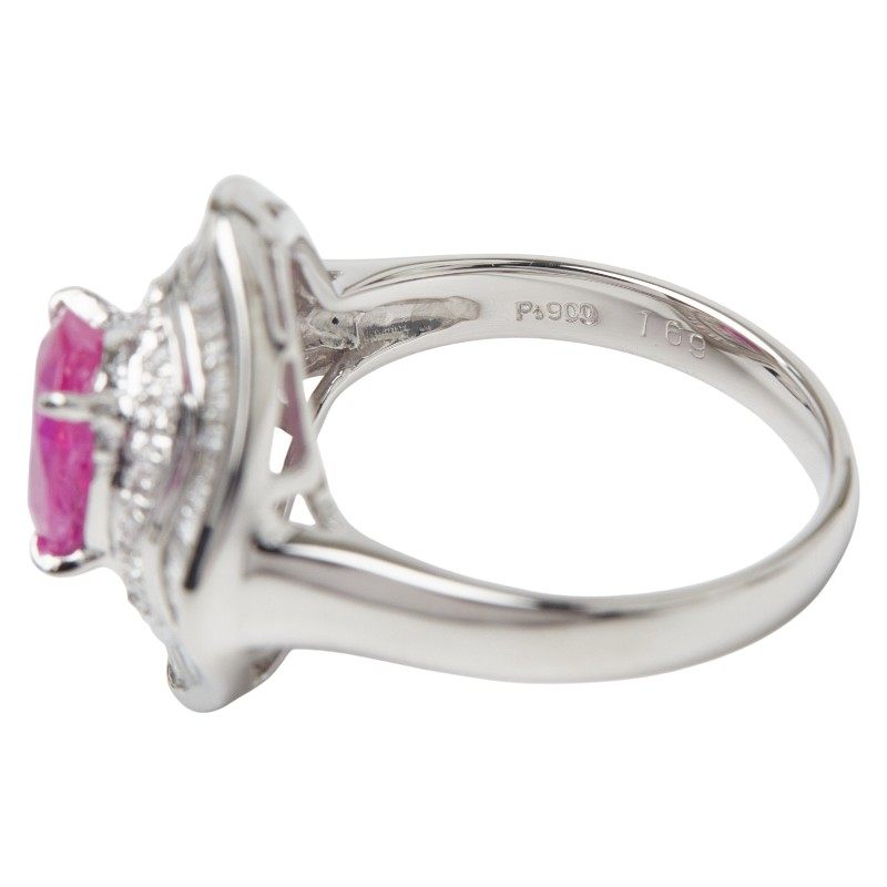 Platinum Diamond Sapphire Ring – close-up