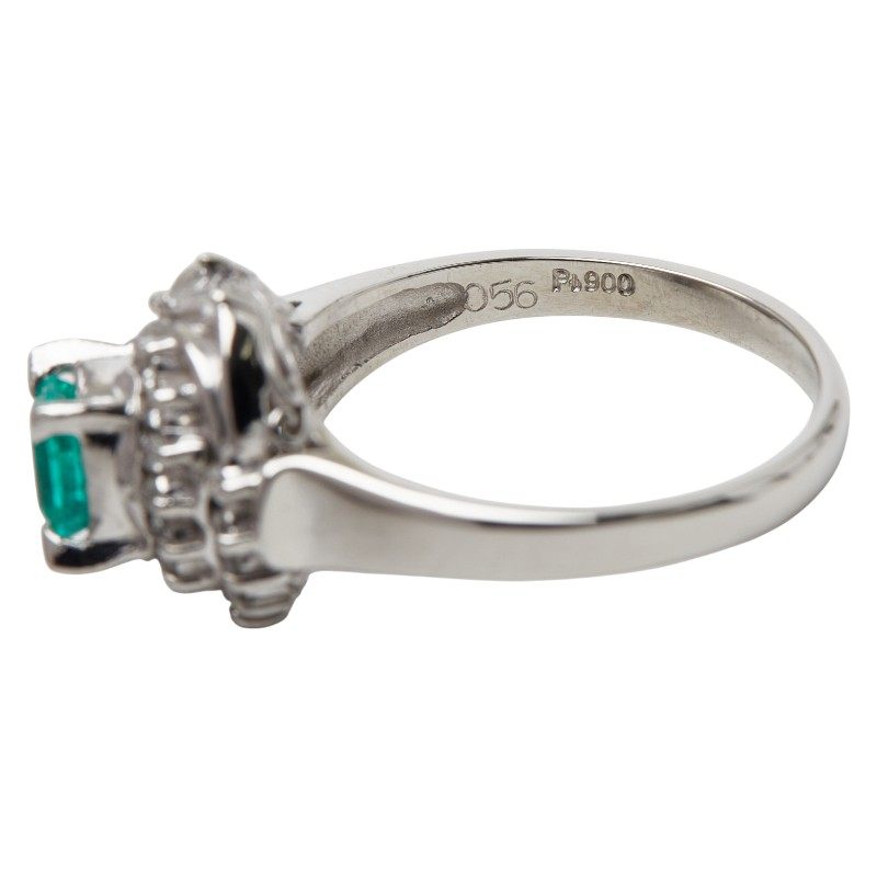 Platinum Diamond Emerald Ring – close-up