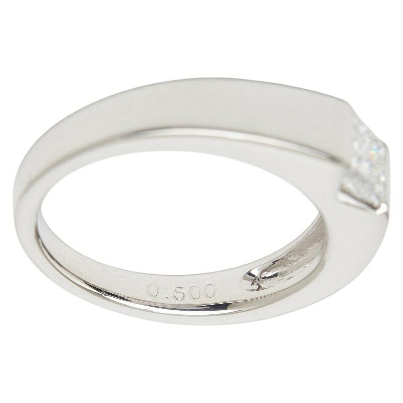 Platinum Diamond Ring – close-up