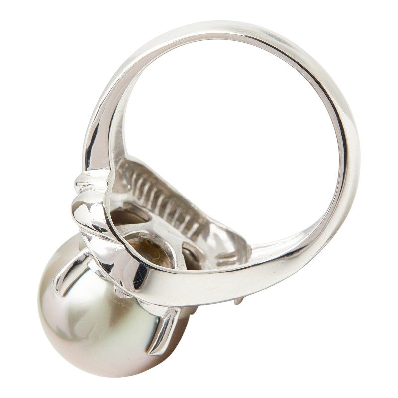 Platinum Black South Sea Pearl Diamond Ring – packaging