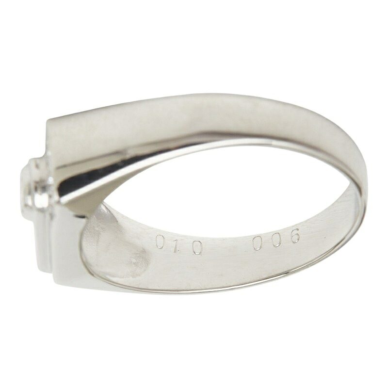 Platinum Diamond Ring – close-up
