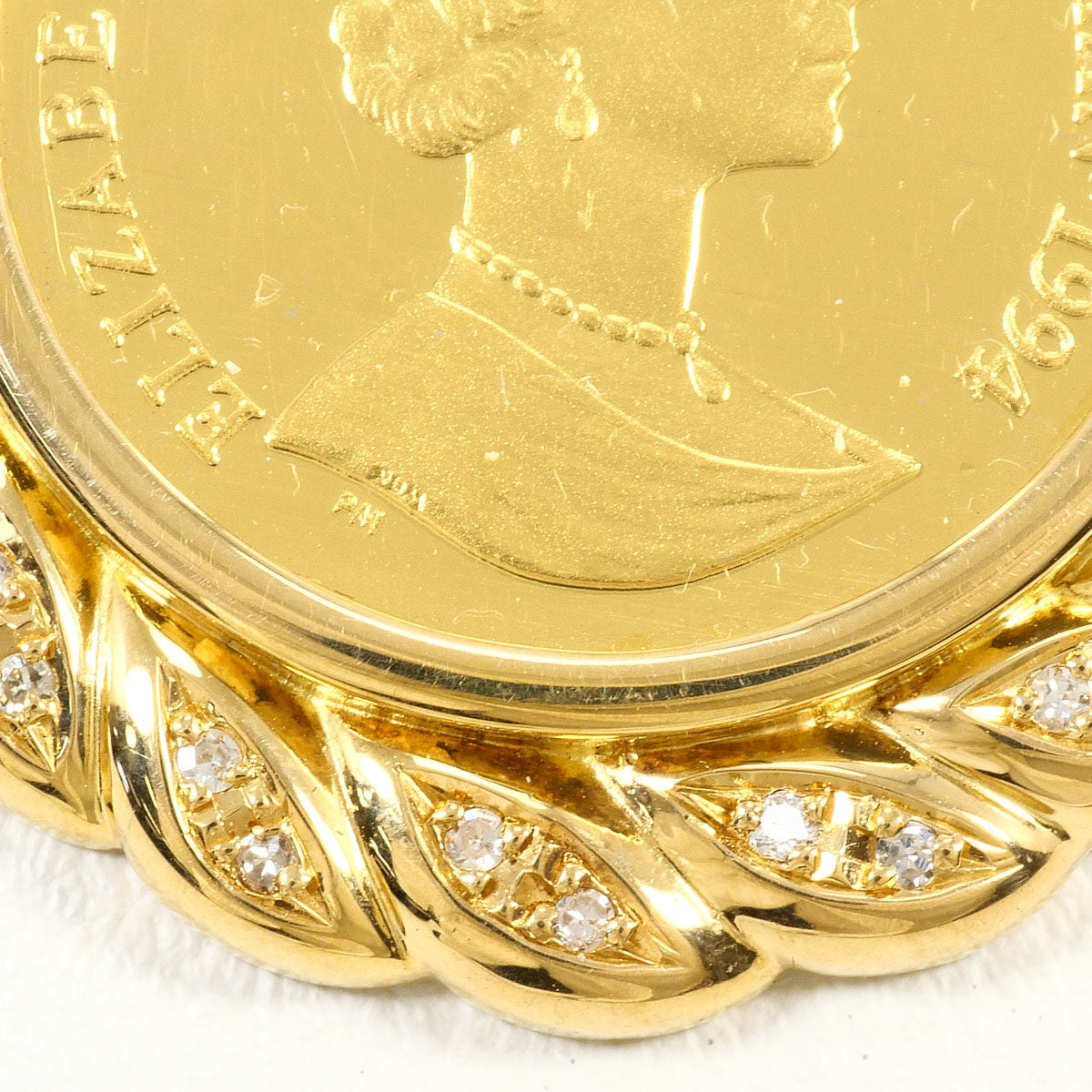 24K Yellow Gold Cat Coin Pendant – pendant detail