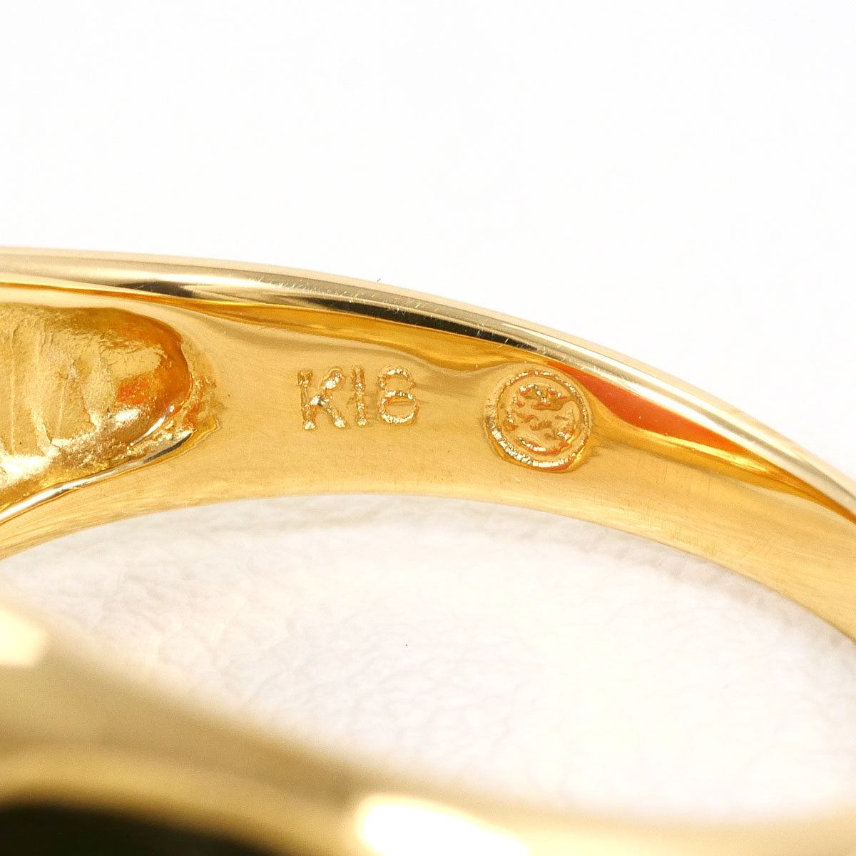18K Yellow Gold Diamond Coral Ring – packaging
