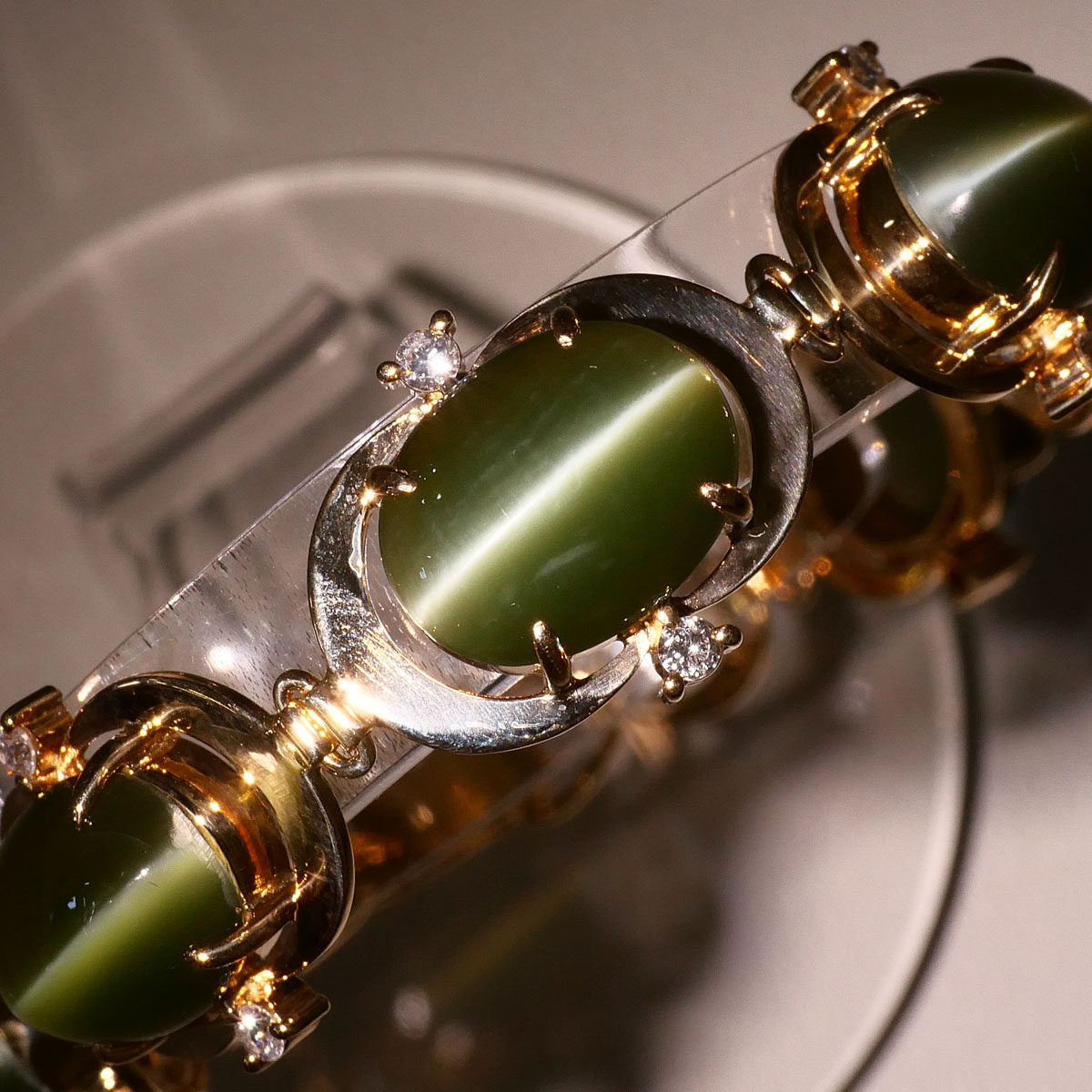 10K Yellow Gold Nephrite Cat’s Eye Diamond Bracelet – clasp detail