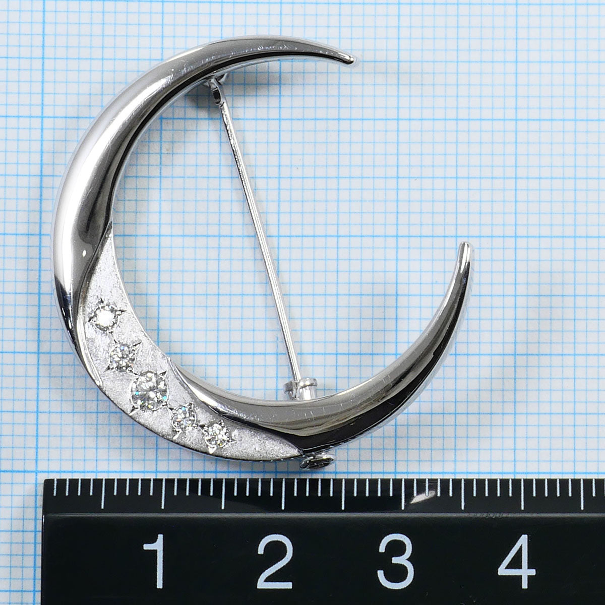 Platinum Diamond Brooch – packaging
