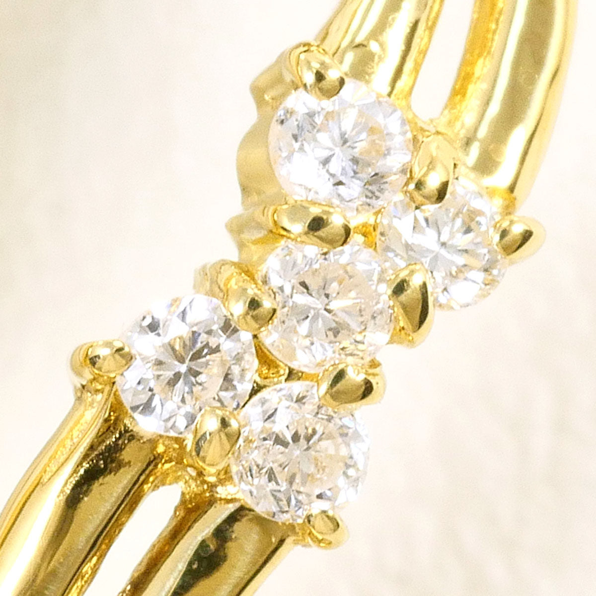 18K Yellow Gold Diamond Brooch – detail view