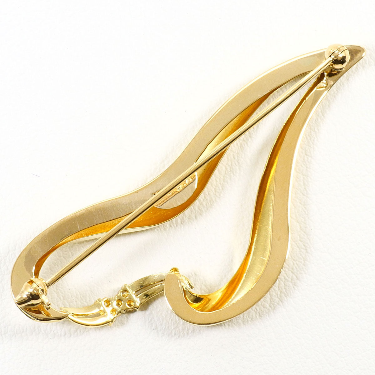 18K Yellow Gold Diamond Brooch – reverse and pin