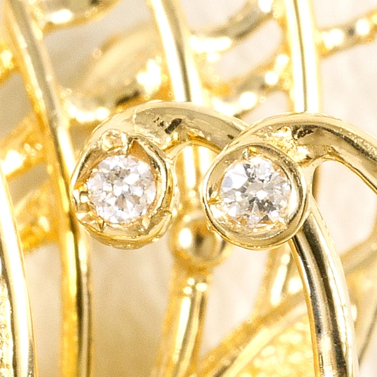 18K Yellow Gold Butterfly Diamond Brooch – detail view
