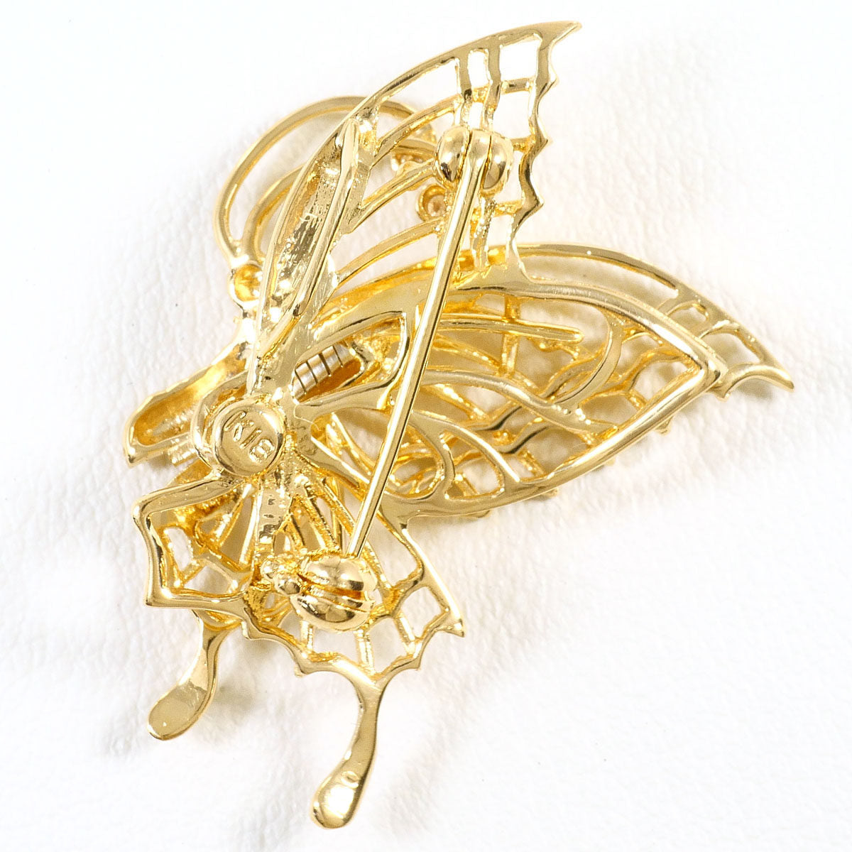 18K Yellow Gold Butterfly Diamond Brooch – reverse and pin