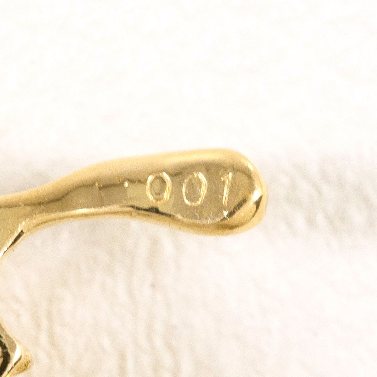 18K Yellow Gold Butterfly Diamond Brooch – side view