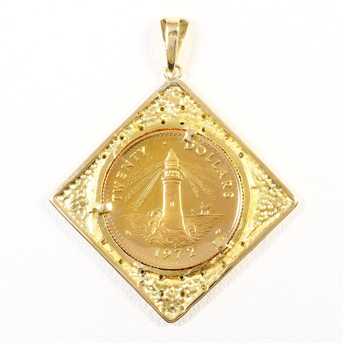 22K Yellow Gold Diamond Pendant – clasp detail