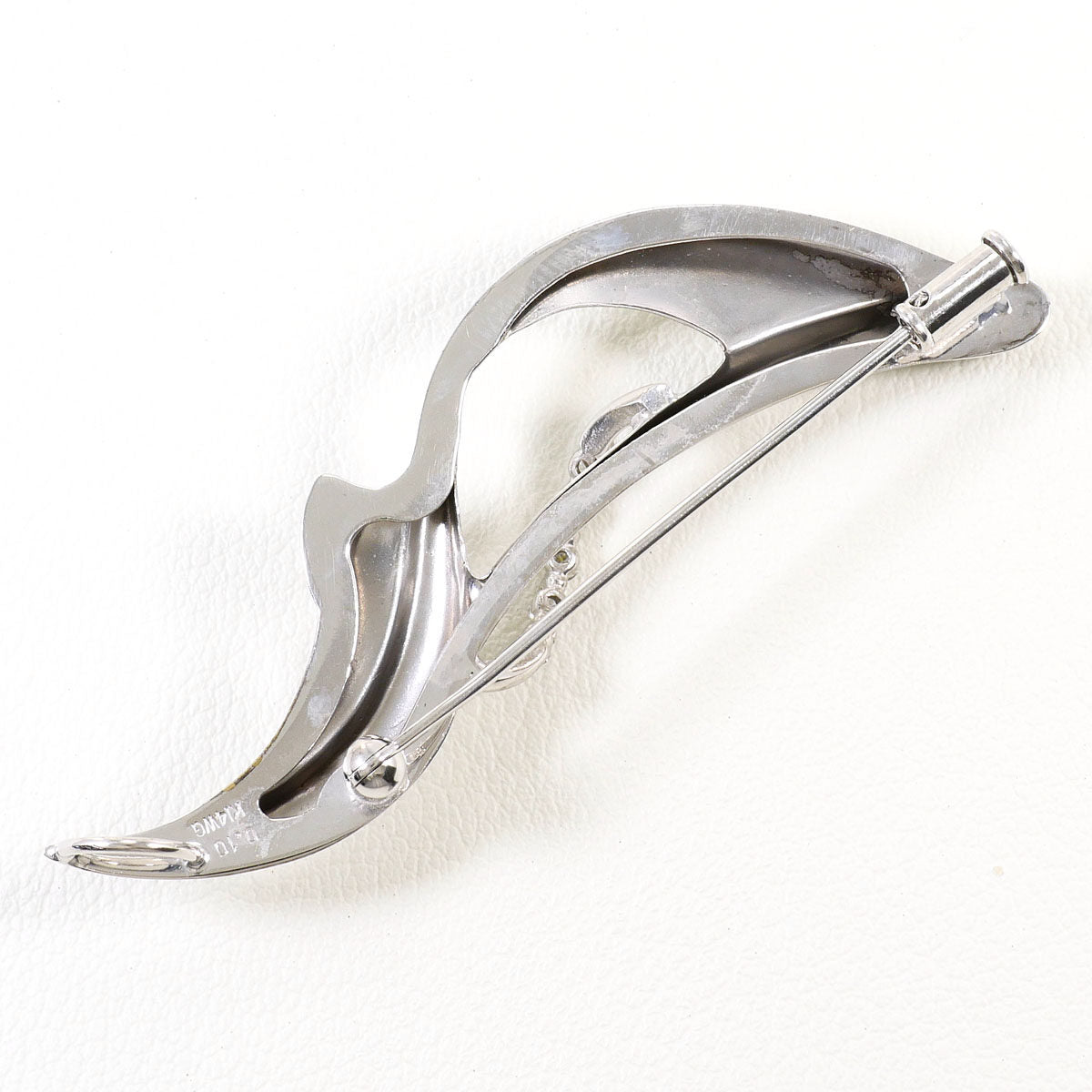 14K White Gold Diamond Brooch – reverse and pin