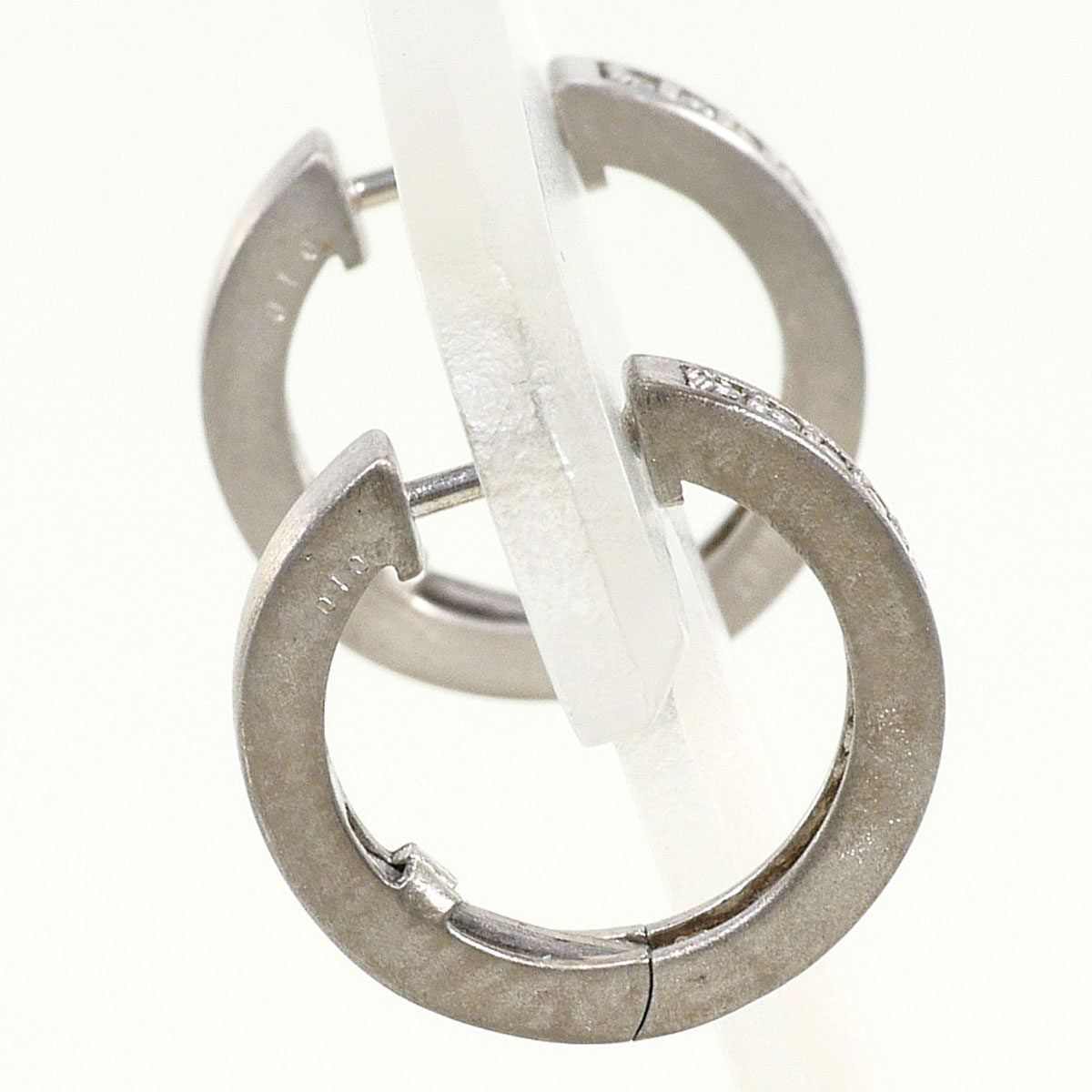 18K White Gold Diamond Earrings – detail view