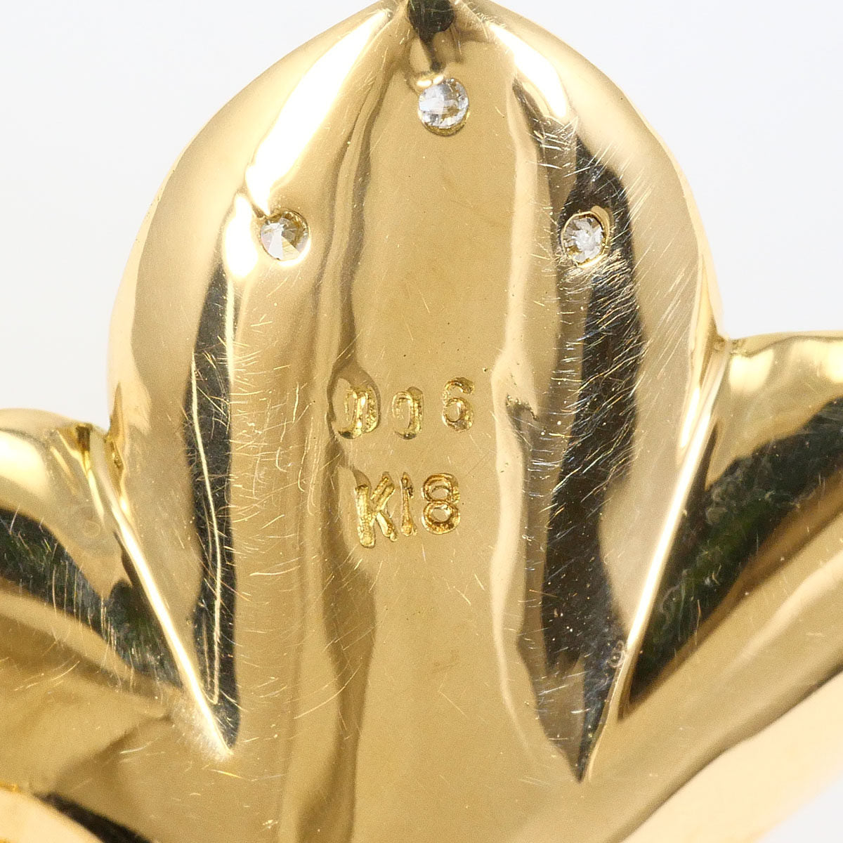 18K Yellow Gold Diamond Pearl Brooch – side view