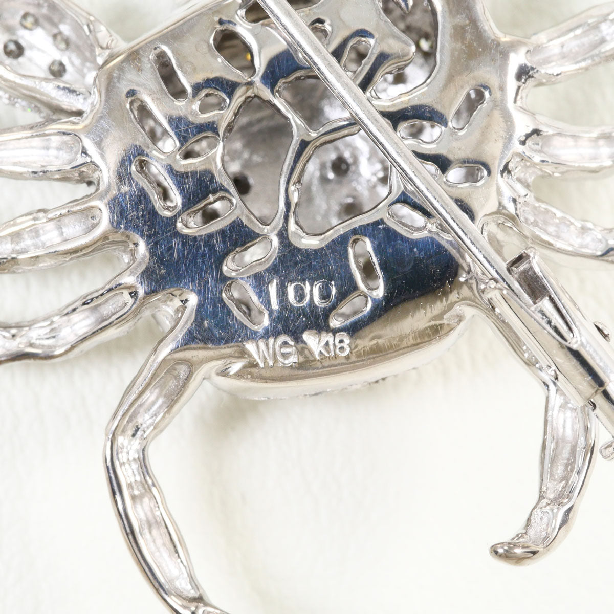 18K White Gold Diamond Brooch – side view