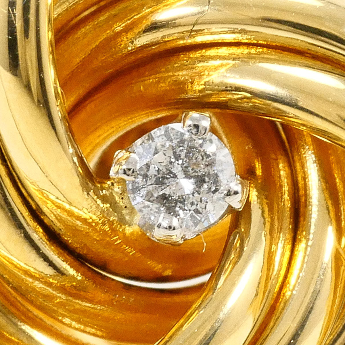 18K Yellow Gold Diamond Earrings – detail view