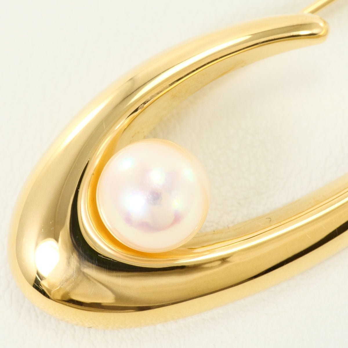 18K Yellow Gold Akoya Pearl Brooch – detail view