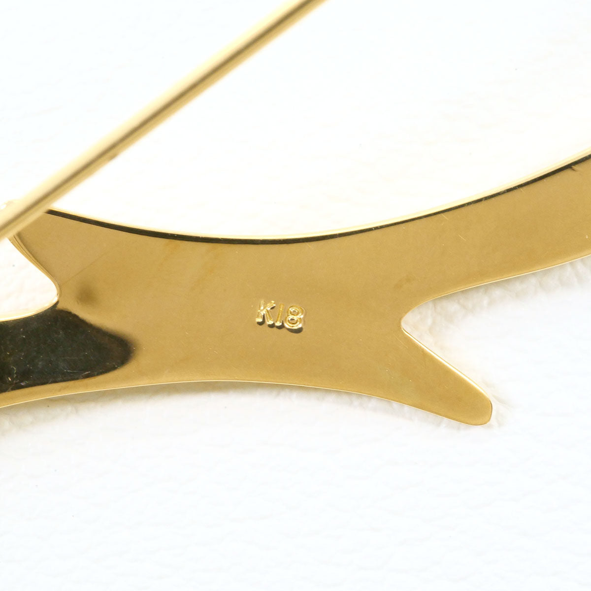 18K Yellow Gold Akoya Pearl Brooch – side view