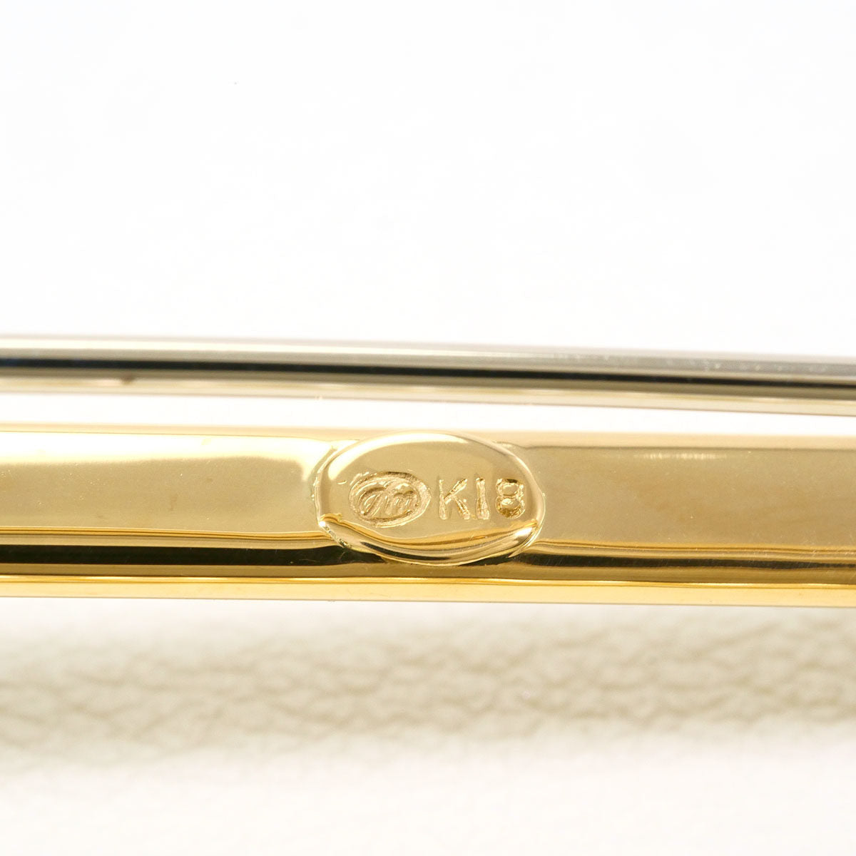 18K Yellow Gold Akoya Pearl Brooch – side view