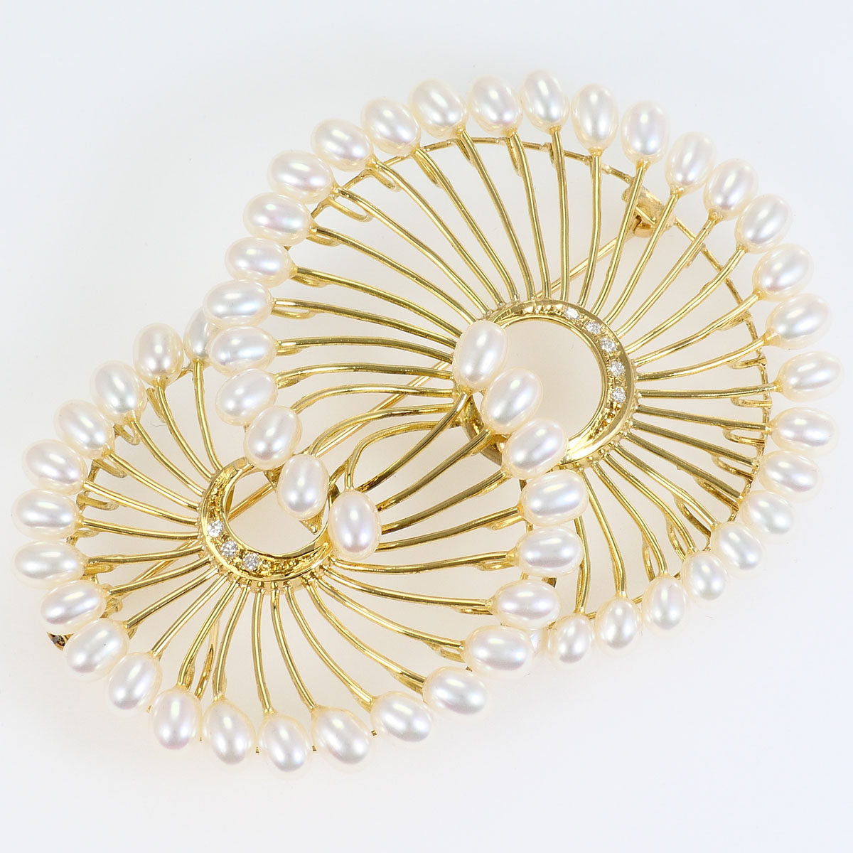18K Yellow Gold Diamond Pearl Brooch – front view