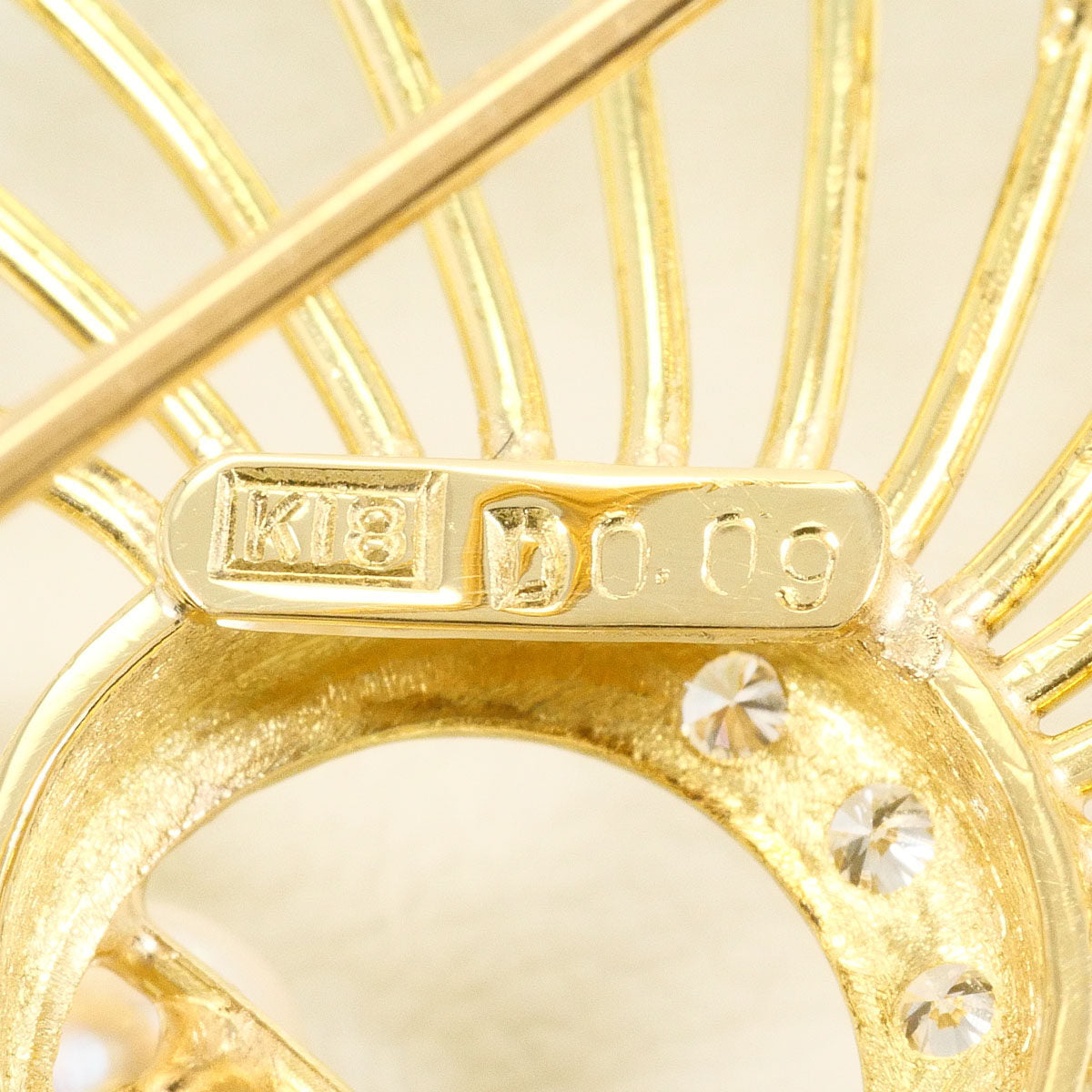 18K Yellow Gold Diamond Pearl Brooch – side view