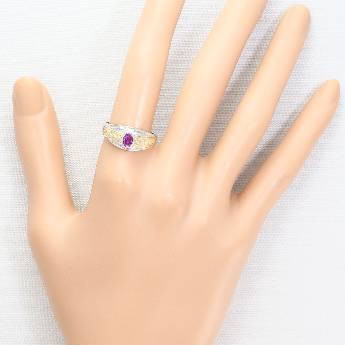 Platinum Diamond Sapphire Ring – close-up
