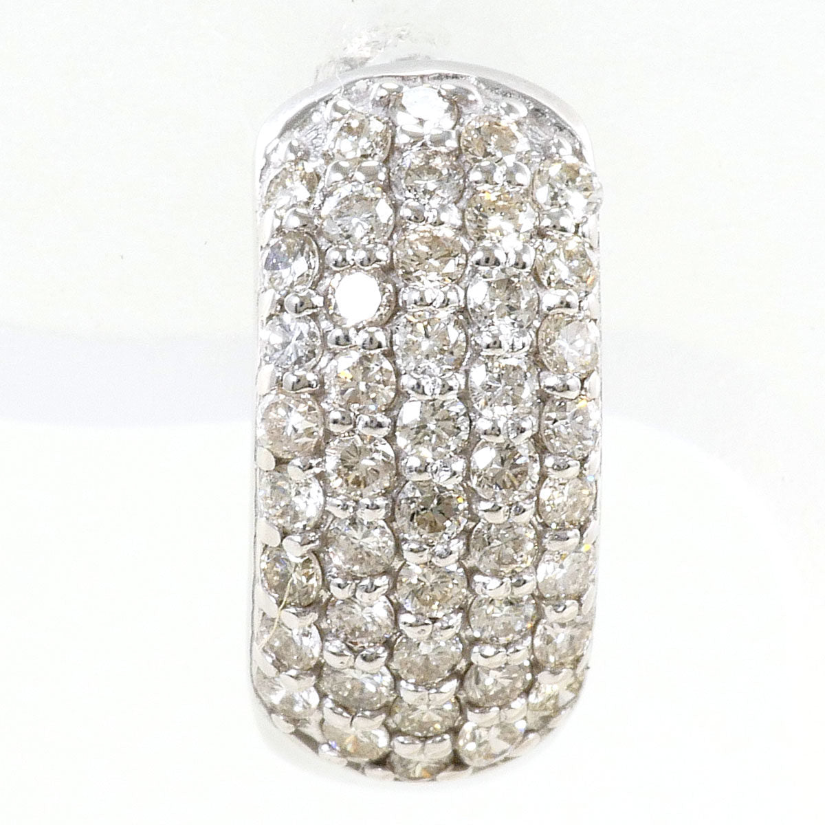 18K White Gold Diamond Earrings – detail view