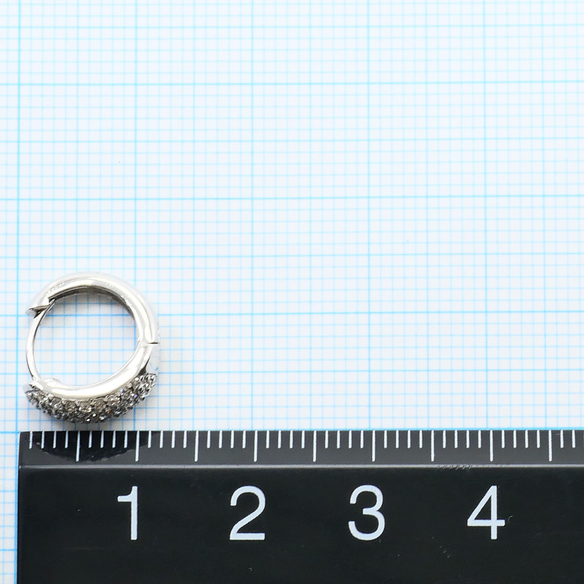 18K White Gold Diamond Earrings – packaging