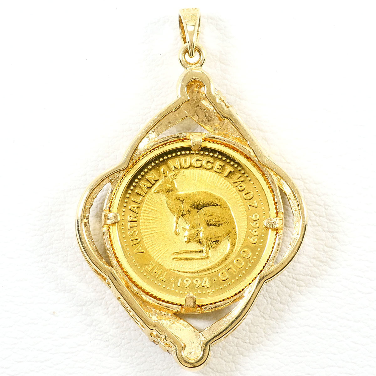 24K Yellow Gold Coin Diamond Pendant – clasp detail